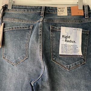 Dish Denim Straight & Narrow Size 27 jeans.